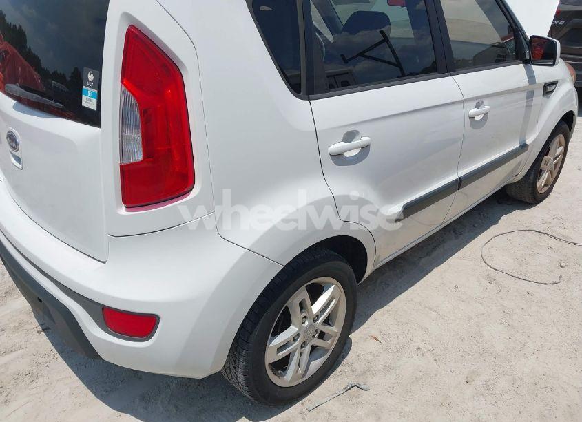 Photo 4 of 2012 Kia Soul (VIN KNDJT2A50C7361998)