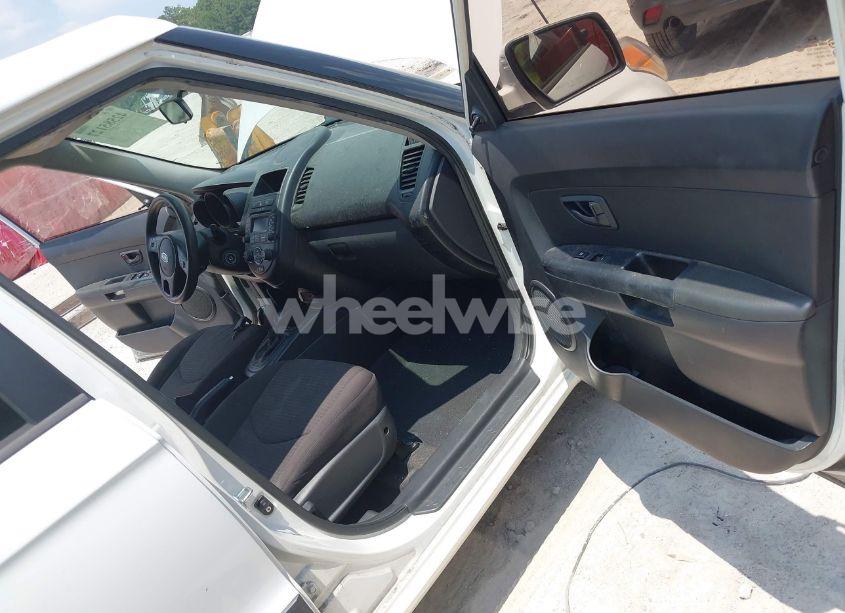 Photo 5 of 2012 Kia Soul (VIN KNDJT2A50C7361998)