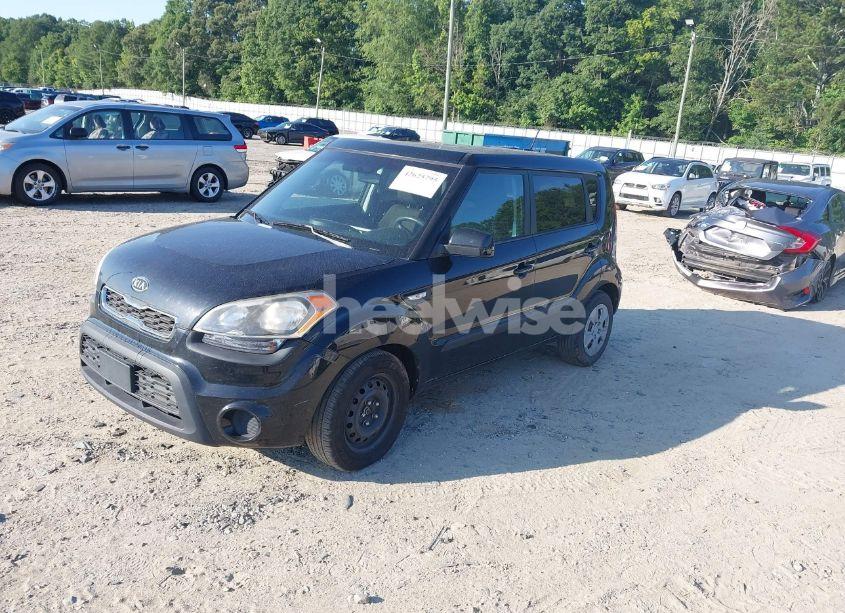 Photo 2 of 2012 Kia Soul (VIN KNDJT2A50C7456108)