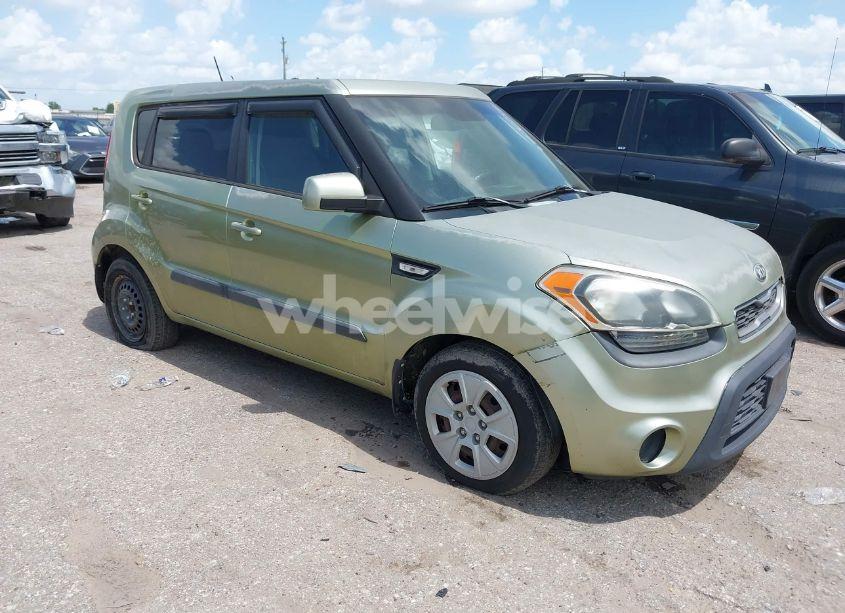 2013 Kia Soul (VIN KNDJT2A50D7551009) main photo