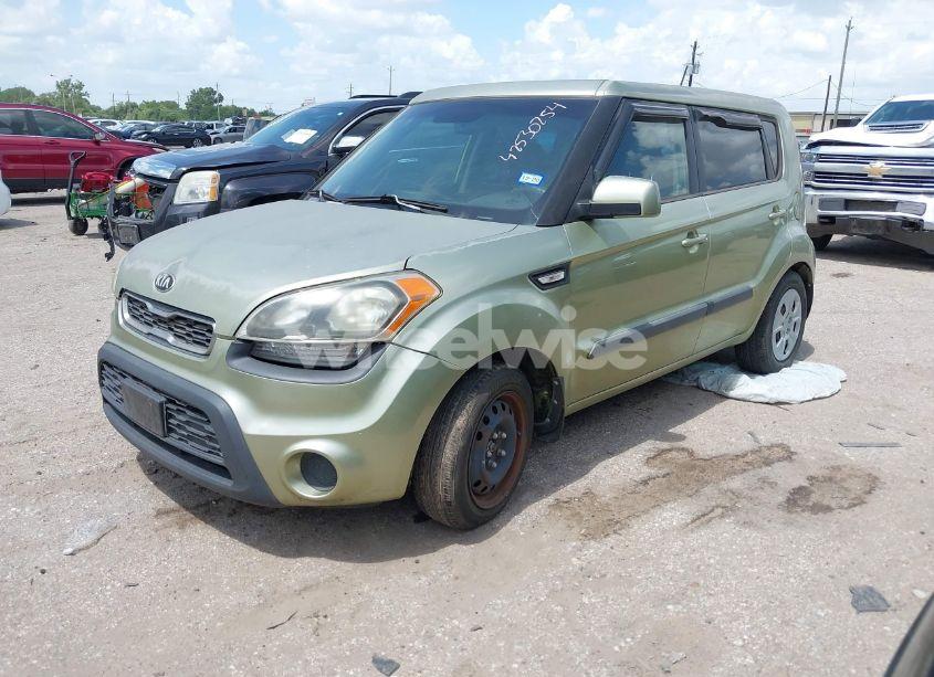 Photo 2 of 2013 Kia Soul (VIN KNDJT2A50D7551009)