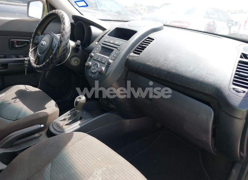 Photo 5 of 2013 Kia Soul (VIN KNDJT2A50D7551009)