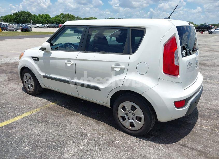 Photo 3 of 2013 Kia Soul (VIN KNDJT2A50D7568070)