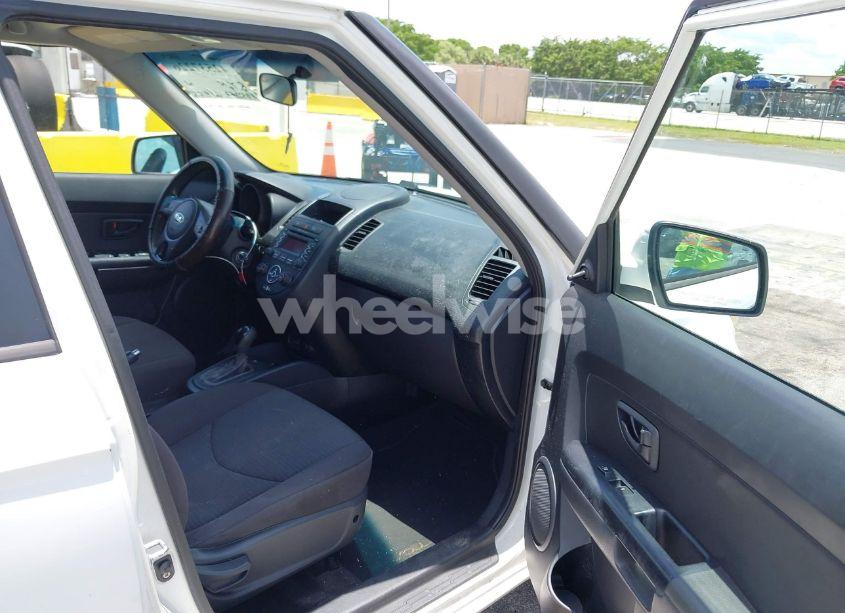 Photo 5 of 2013 Kia Soul (VIN KNDJT2A50D7568070)