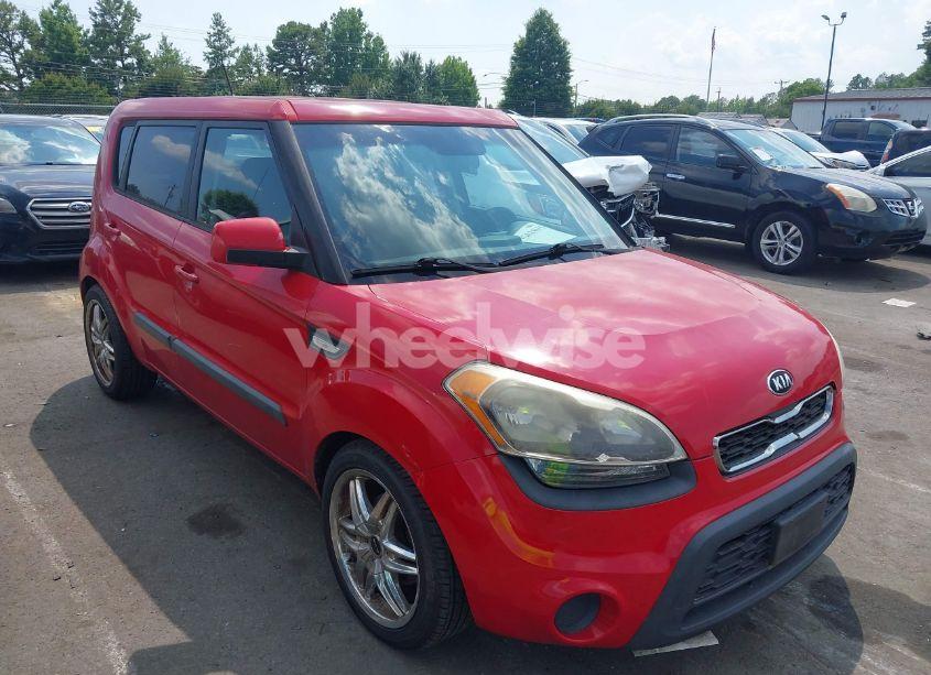 2013 Kia Soul (VIN KNDJT2A50D7634570) main photo