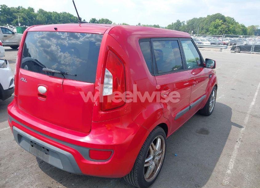 Photo 4 of 2013 Kia Soul (VIN KNDJT2A50D7634570)