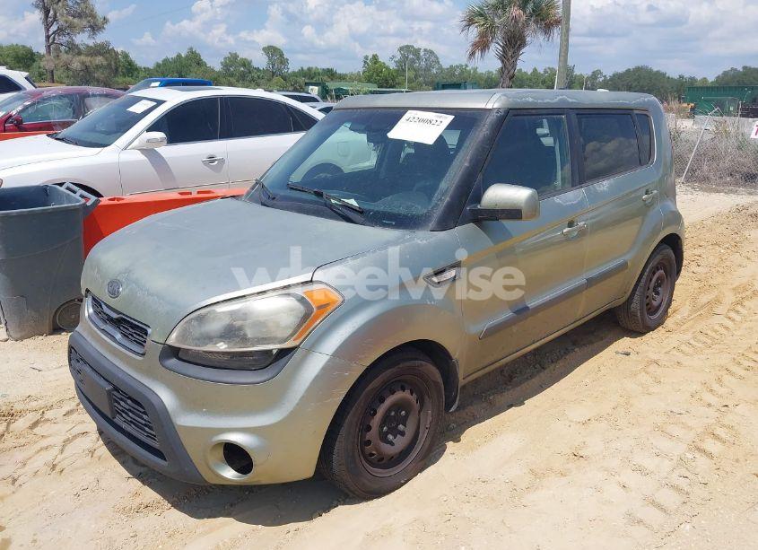 Photo 2 of 2012 Kia Soul (VIN KNDJT2A51C7377790)