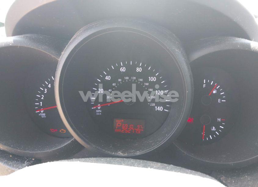 Photo 7 of 2012 Kia Soul (VIN KNDJT2A51C7377790)