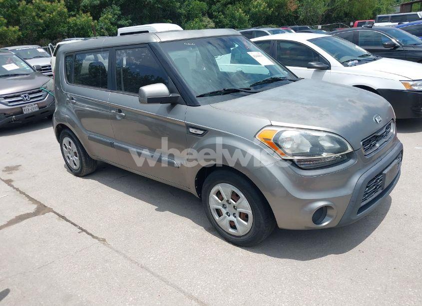 2013 Kia Soul (VIN KNDJT2A51D7527642) main photo