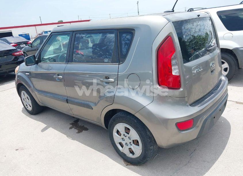 Photo 3 of 2013 Kia Soul (VIN KNDJT2A51D7527642)