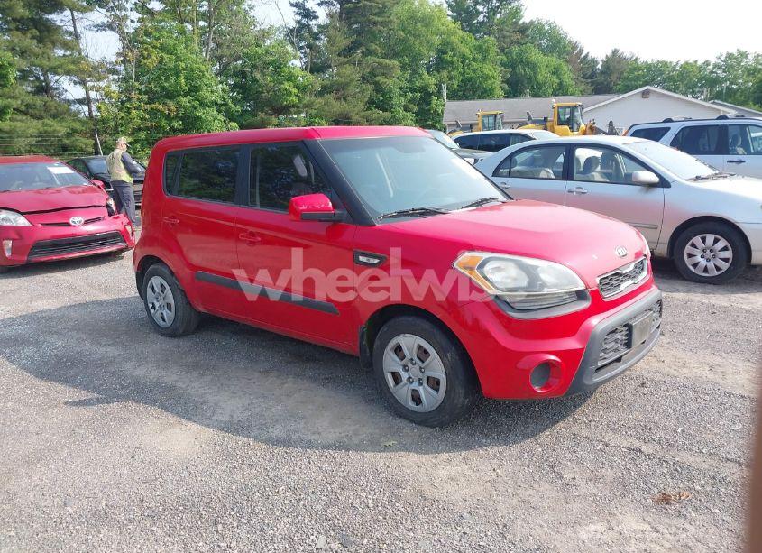 2013 Kia Soul (VIN KNDJT2A51D7529973) main photo