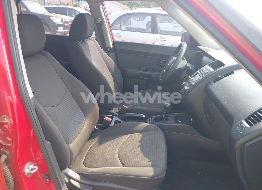 Photo 5 of 2013 Kia Soul (VIN KNDJT2A51D7529973)