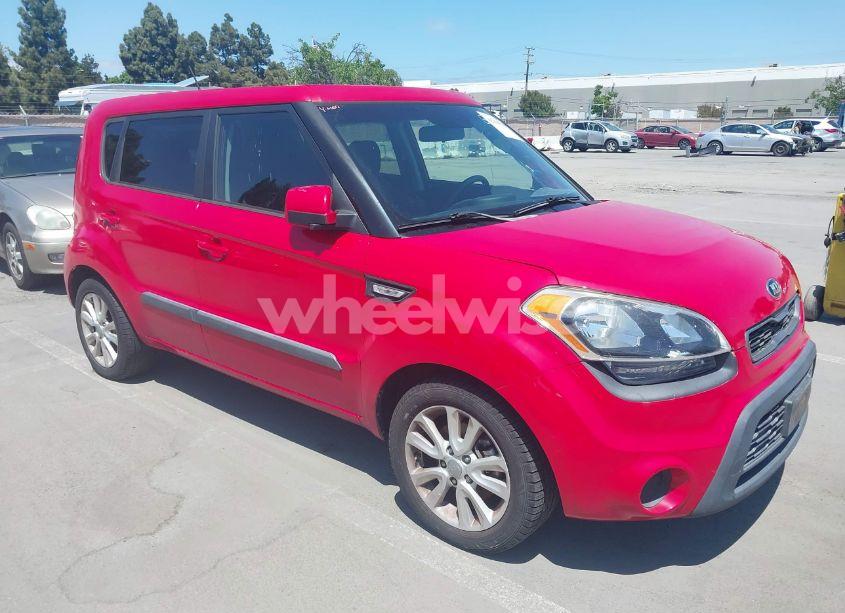 2013 Kia Soul (VIN KNDJT2A51D7634674) main photo