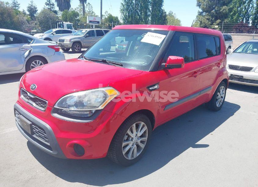 Photo 2 of 2013 Kia Soul (VIN KNDJT2A51D7634674)