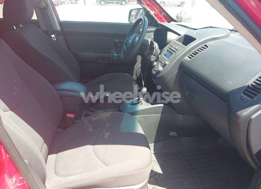 Photo 5 of 2013 Kia Soul (VIN KNDJT2A51D7634674)