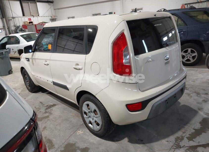Photo 3 of 2013 Kia Soul (VIN KNDJT2A51D7756578)