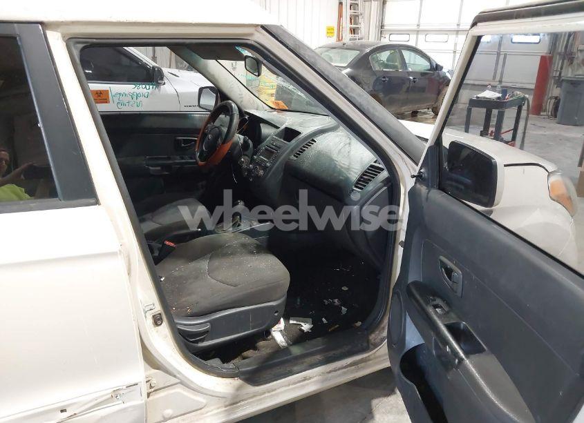 Photo 5 of 2013 Kia Soul (VIN KNDJT2A51D7756578)
