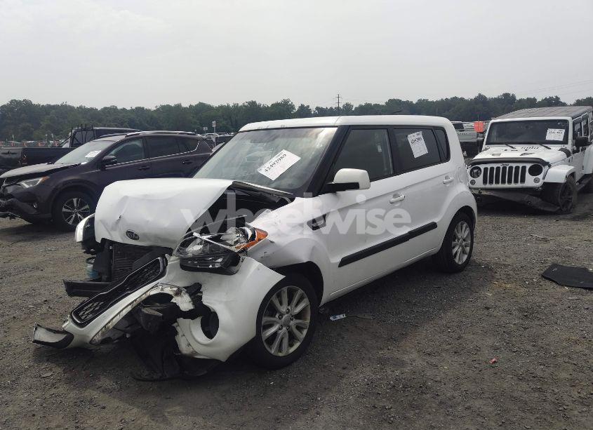 Photo 2 of 2013 Kia Soul (VIN KNDJT2A51D7773901)