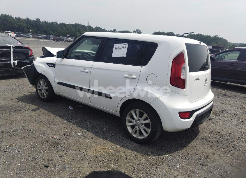 Photo 3 of 2013 Kia Soul (VIN KNDJT2A51D7773901)