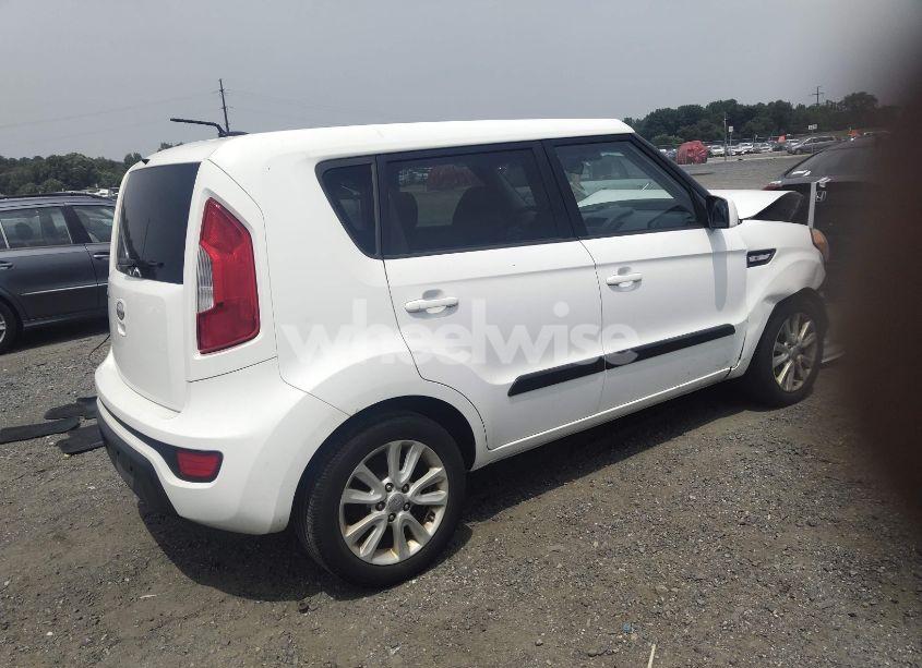 Photo 4 of 2013 Kia Soul (VIN KNDJT2A51D7773901)