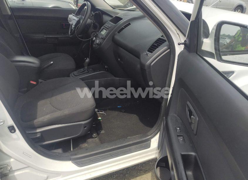 Photo 5 of 2013 Kia Soul (VIN KNDJT2A51D7773901)