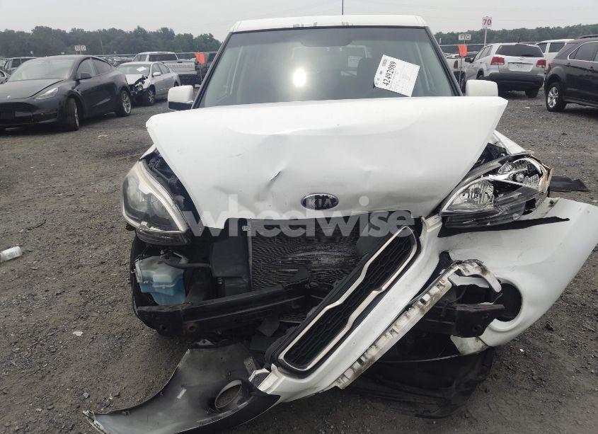 Photo 6 of 2013 Kia Soul (VIN KNDJT2A51D7773901)