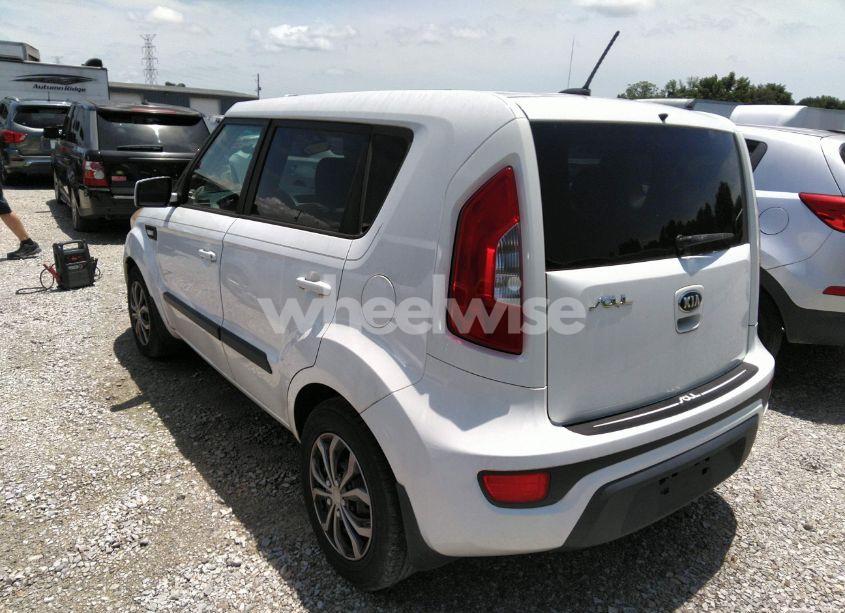 Photo 3 of 2013 Kia Soul (VIN KNDJT2A51D7773932)