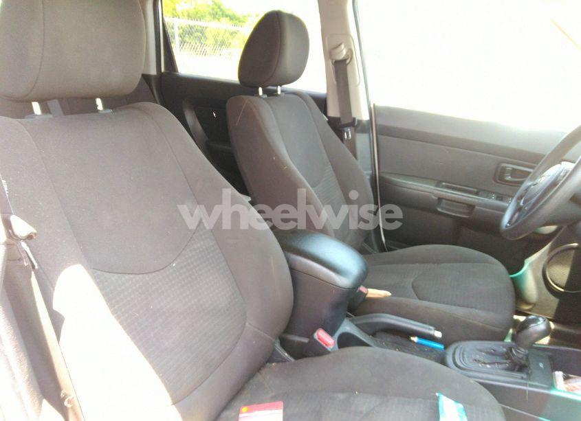 Photo 5 of 2013 Kia Soul (VIN KNDJT2A51D7773932)