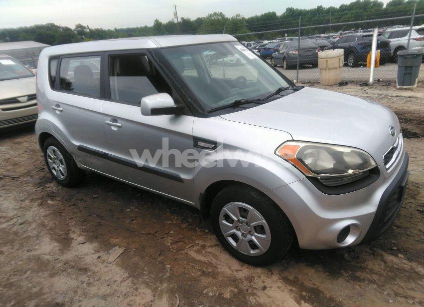 2012 Kia Soul (VIN KNDJT2A52C7353837) main photo