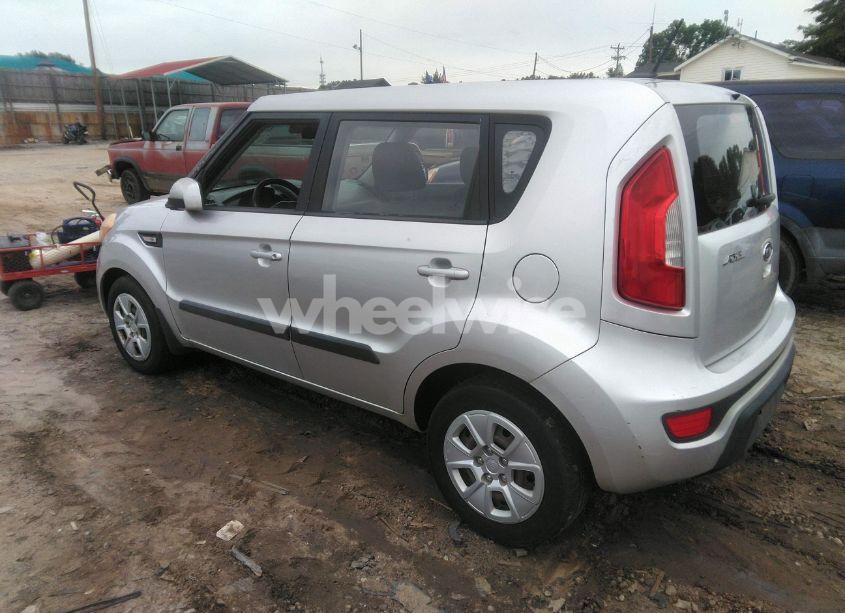 Photo 3 of 2012 Kia Soul (VIN KNDJT2A52C7353837)