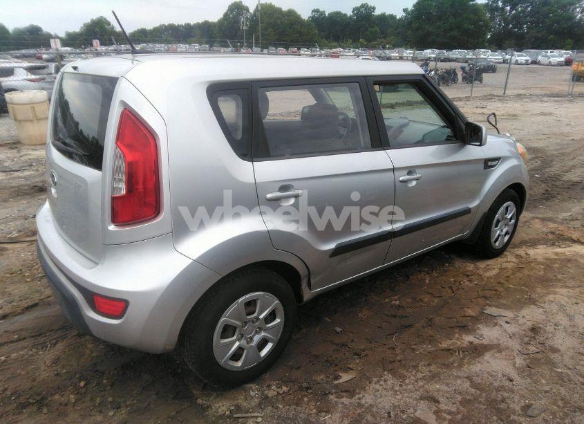 Photo 4 of 2012 Kia Soul (VIN KNDJT2A52C7353837)