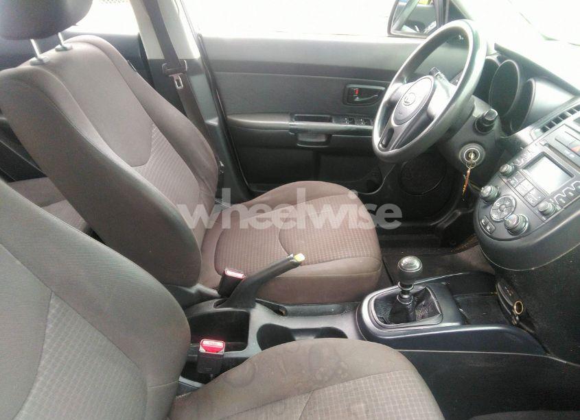 Photo 5 of 2012 Kia Soul (VIN KNDJT2A52C7353837)