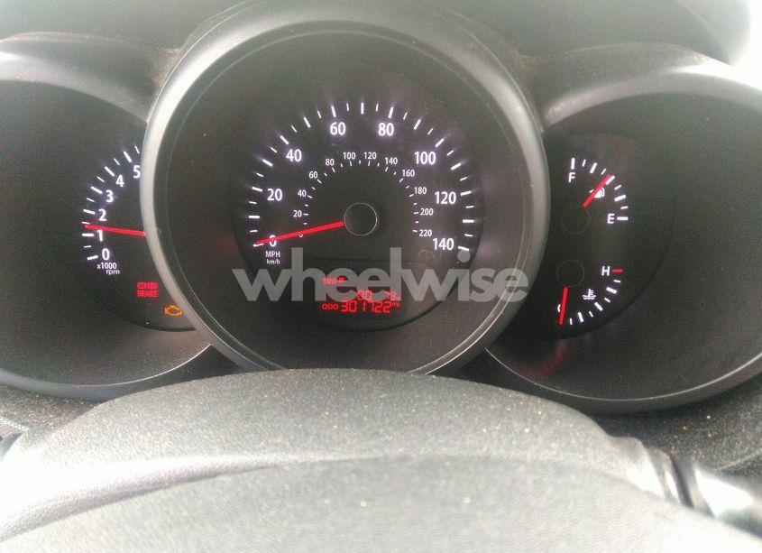 Photo 7 of 2012 Kia Soul (VIN KNDJT2A52C7353837)