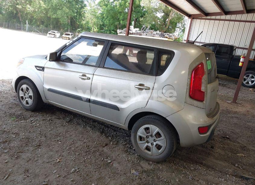 Photo 3 of 2013 Kia Soul (VIN KNDJT2A52D7485742)