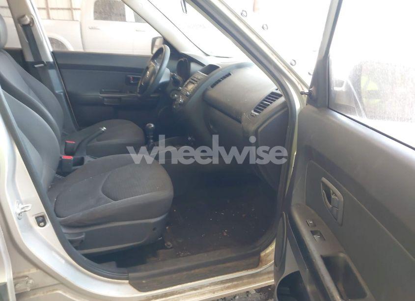 Photo 5 of 2013 Kia Soul (VIN KNDJT2A52D7485742)