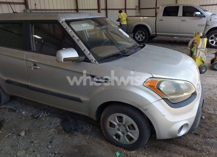 Photo 6 of 2013 Kia Soul (VIN KNDJT2A52D7485742)