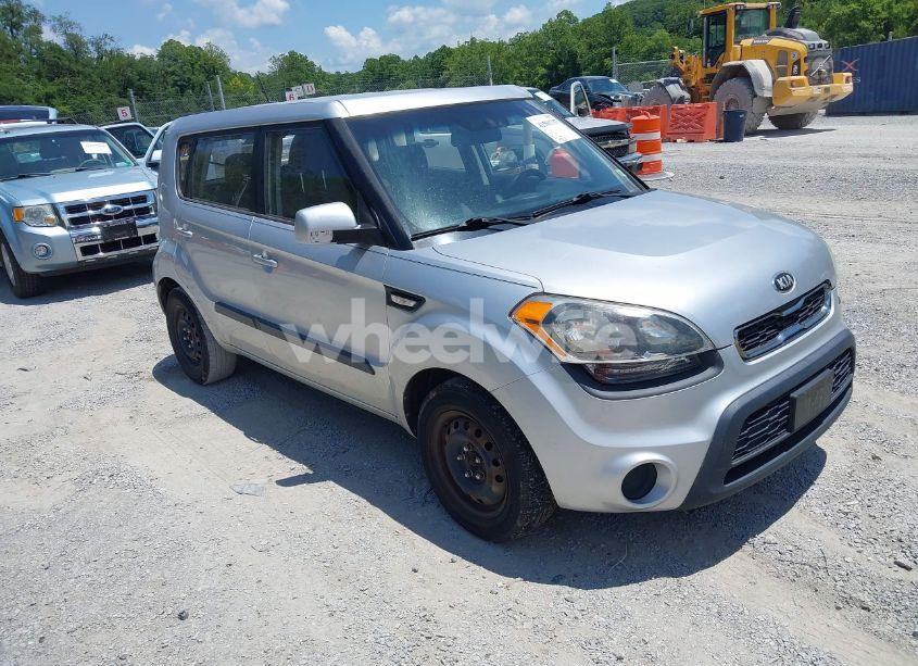 2013 Kia Soul (VIN KNDJT2A52D7491606) main photo