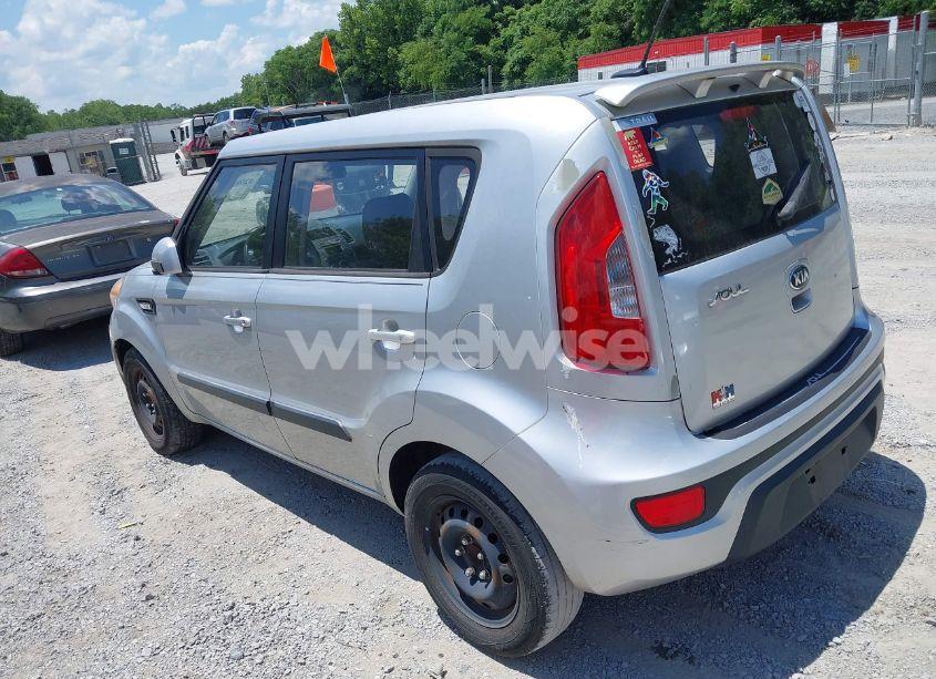 Photo 3 of 2013 Kia Soul (VIN KNDJT2A52D7491606)