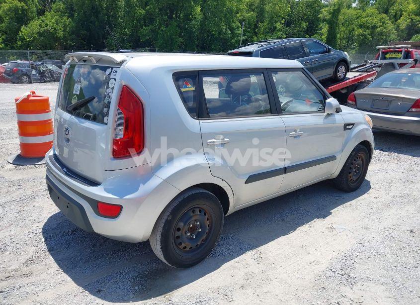 Photo 4 of 2013 Kia Soul (VIN KNDJT2A52D7491606)