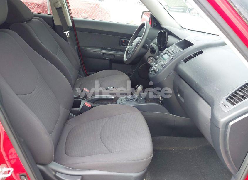Photo 5 of 2013 Kia Soul (VIN KNDJT2A52D7556972)