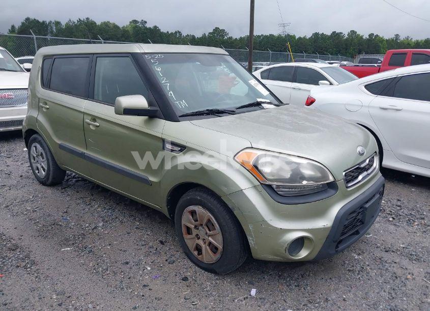 2013 Kia Soul (VIN KNDJT2A52D7561279) main photo