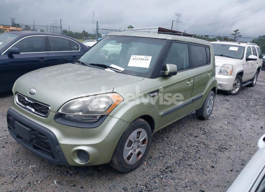 Photo 2 of 2013 Kia Soul (VIN KNDJT2A52D7561279)