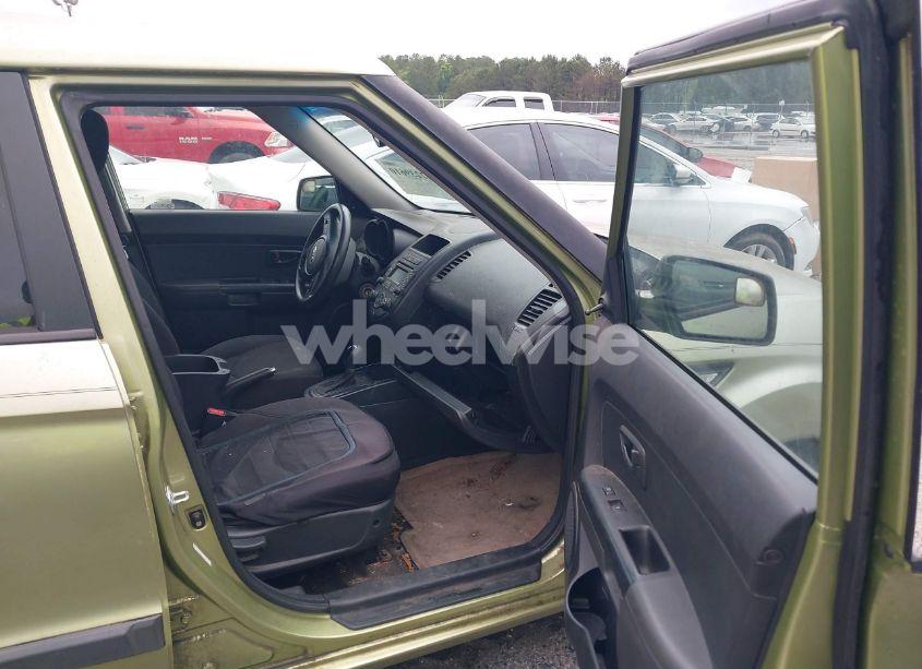 Photo 5 of 2013 Kia Soul (VIN KNDJT2A52D7561279)