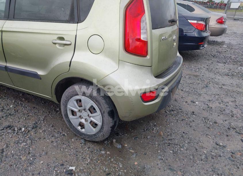 Photo 6 of 2013 Kia Soul (VIN KNDJT2A52D7561279)