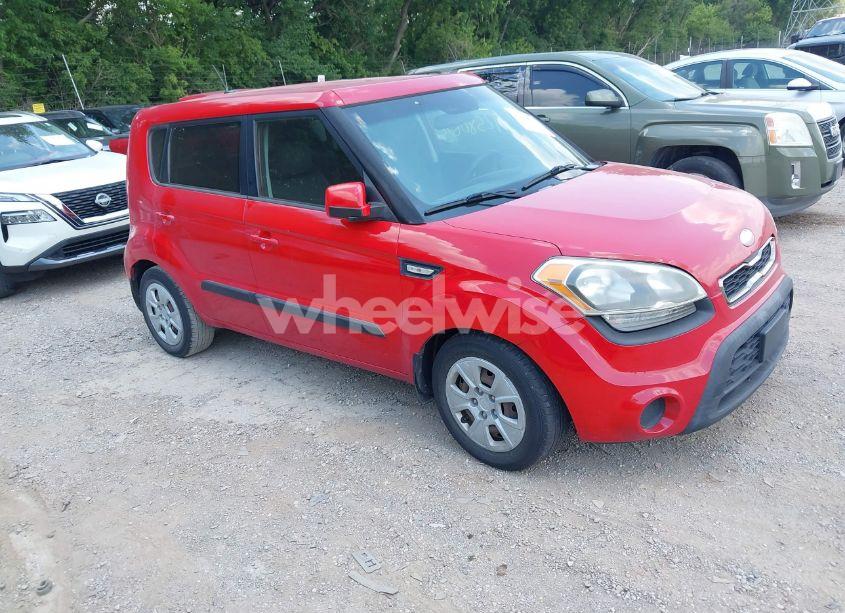 2013 Kia Soul (VIN KNDJT2A52D7570807) main photo