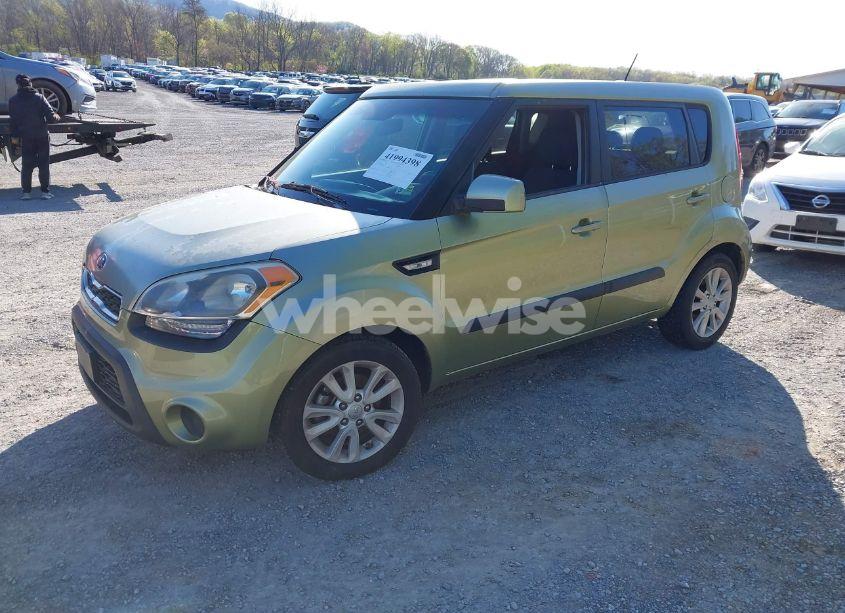 Photo 2 of 2013 Kia Soul (VIN KNDJT2A52D7619326)