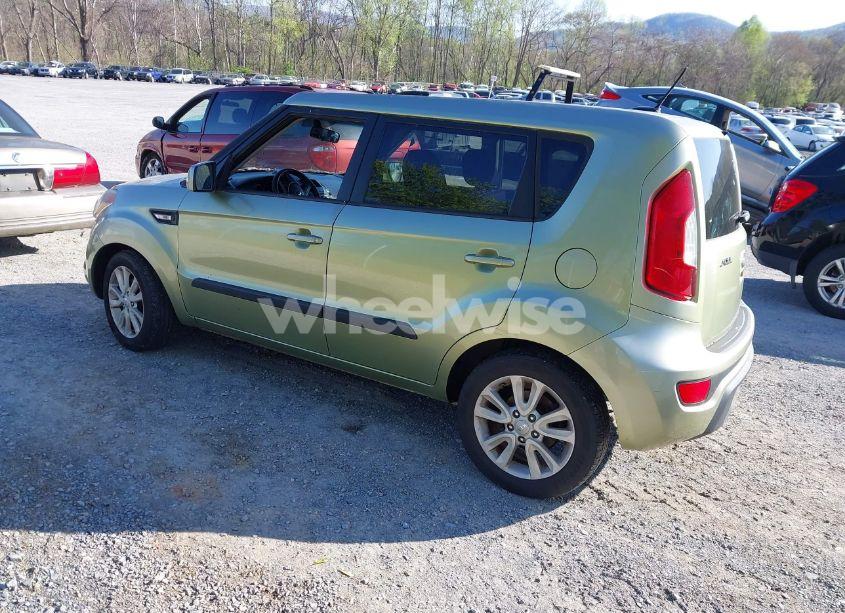 Photo 3 of 2013 Kia Soul (VIN KNDJT2A52D7619326)