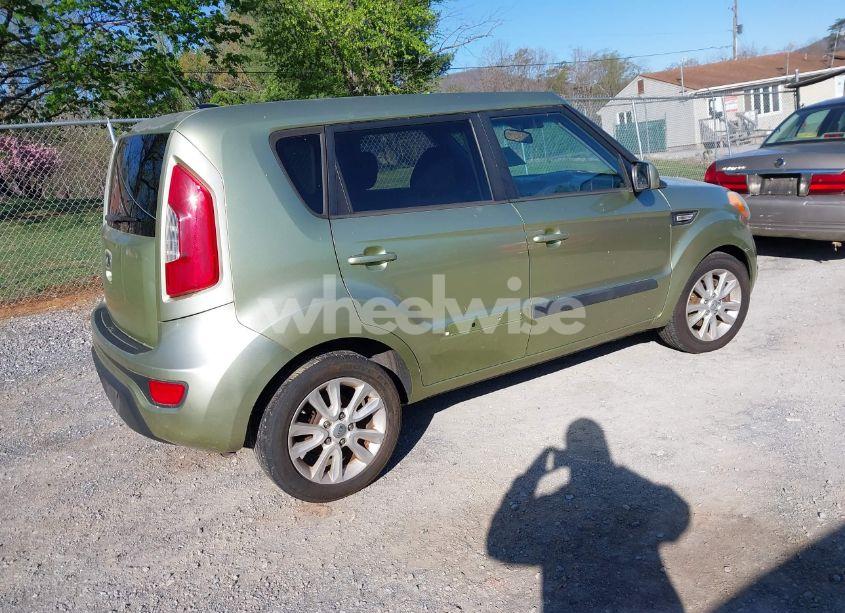 Photo 4 of 2013 Kia Soul (VIN KNDJT2A52D7619326)