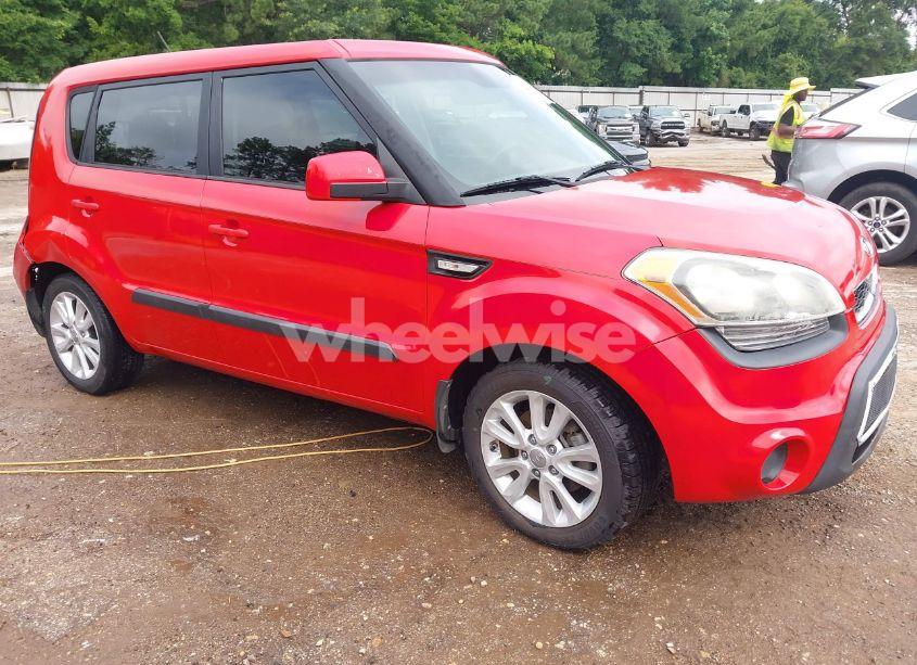 2013 Kia Soul (VIN KNDJT2A52D7625451) main photo