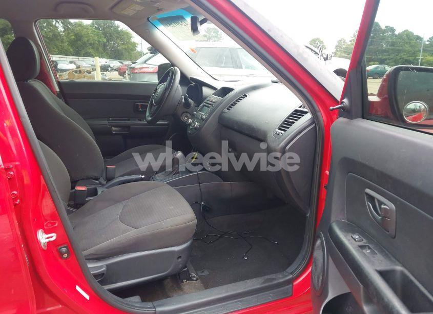 Photo 5 of 2013 Kia Soul (VIN KNDJT2A52D7625451)